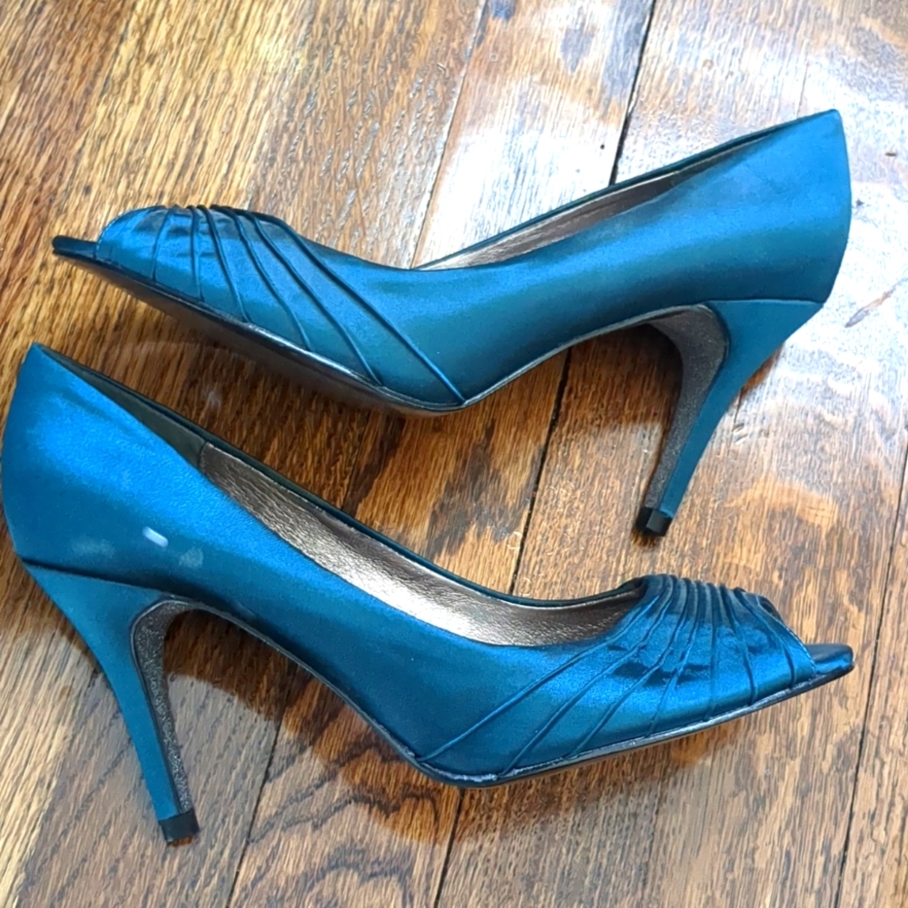 Adrianna Papell teal peep toe heels sz 8